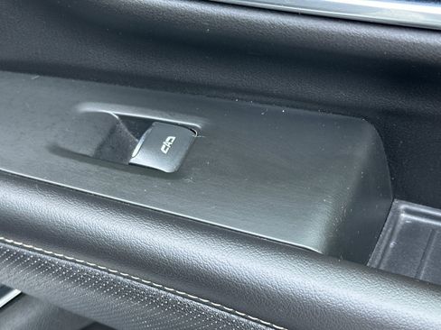 Used 2022 Chevrolet Suburban Premier image 23