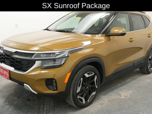 Used 2024 Kia Seltos SX w/ SX Sunroof Package AWD/4WD image 3