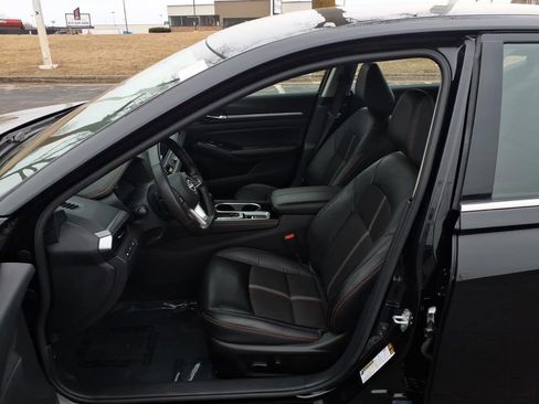 Used 2024 Nissan Altima 2.5 SR image 25