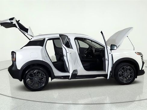 Used 2025 Nissan Kicks SR AWD/4WD image 15