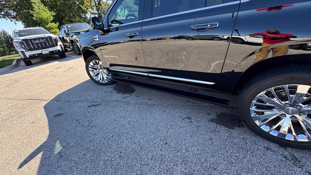 Used 2025 GMC Yukon XL Denali w/ Denali Reserve Package AWD/4WD image 26