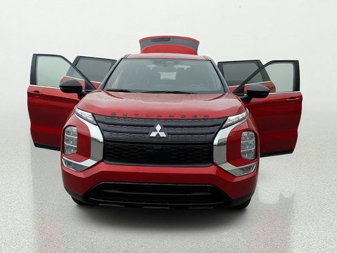 Used 2023 Mitsubishi Outlander SE FWD image 10