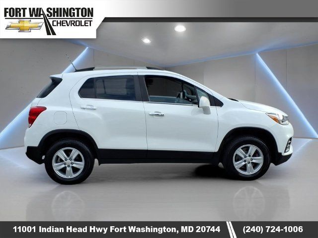 Used 2020 Chevrolet Trax LT w/ LT Convenience Package AWD/4WD image 2