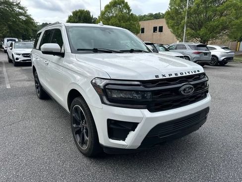 Used 2022 Ford Expedition Limited AWD/4WD image 3