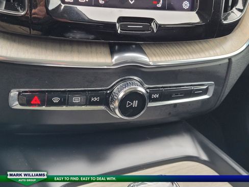 Used 2022 Volvo XC60 B5 Inscription w/ Advanced Package image 32