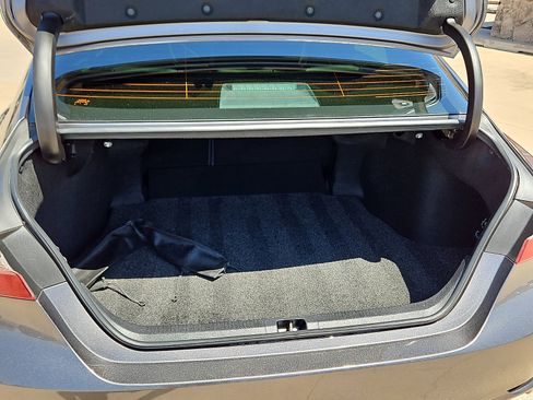 Used 2018 Toyota Camry SE w/ Convenience Package FWD image 19