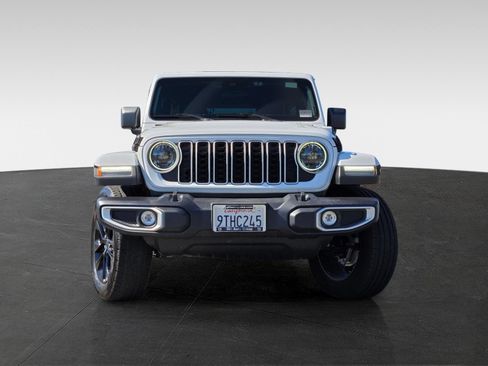 Used 2025 Jeep Wrangler Unlimited Sahara w/ Safety Group AWD/4WD image 3