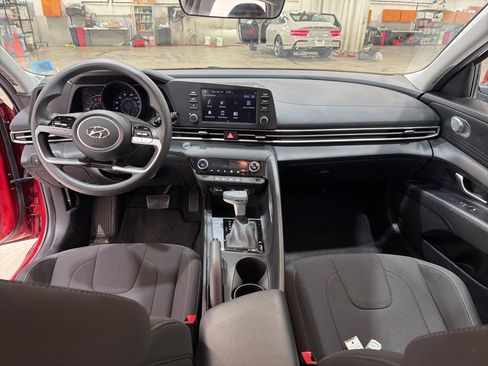 Used 2023 Hyundai Elantra SEL image 23