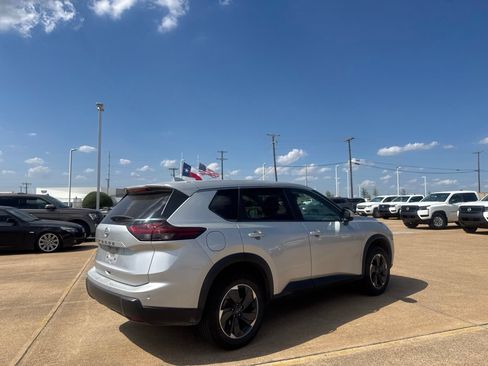 Used 2025 Nissan Rogue SV FWD image 21