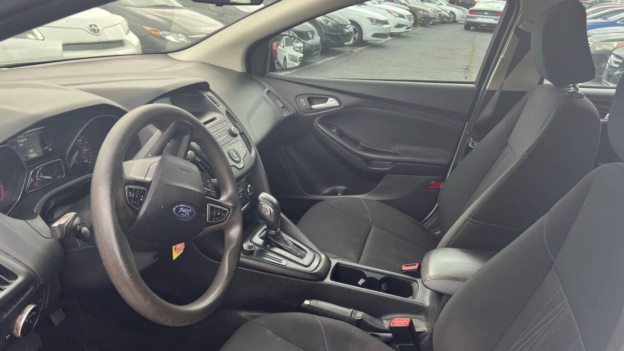 Used 2017 Ford Focus SE FWD image 12
