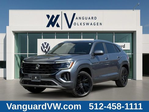 Used 2024 Volkswagen Atlas Cross Sport SE w/ Panoramic Sunroof Package FWD image 1