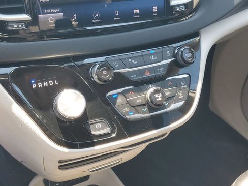 Used 2023 Chrysler Pacifica Touring-L FWD image 22