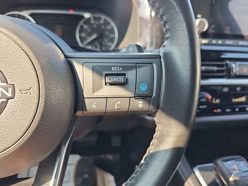 Used 2024 Nissan Pathfinder SV FWD image 18