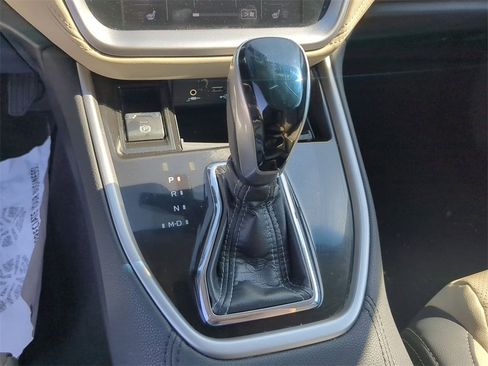 Used 2022 Subaru Outback Limited image 23