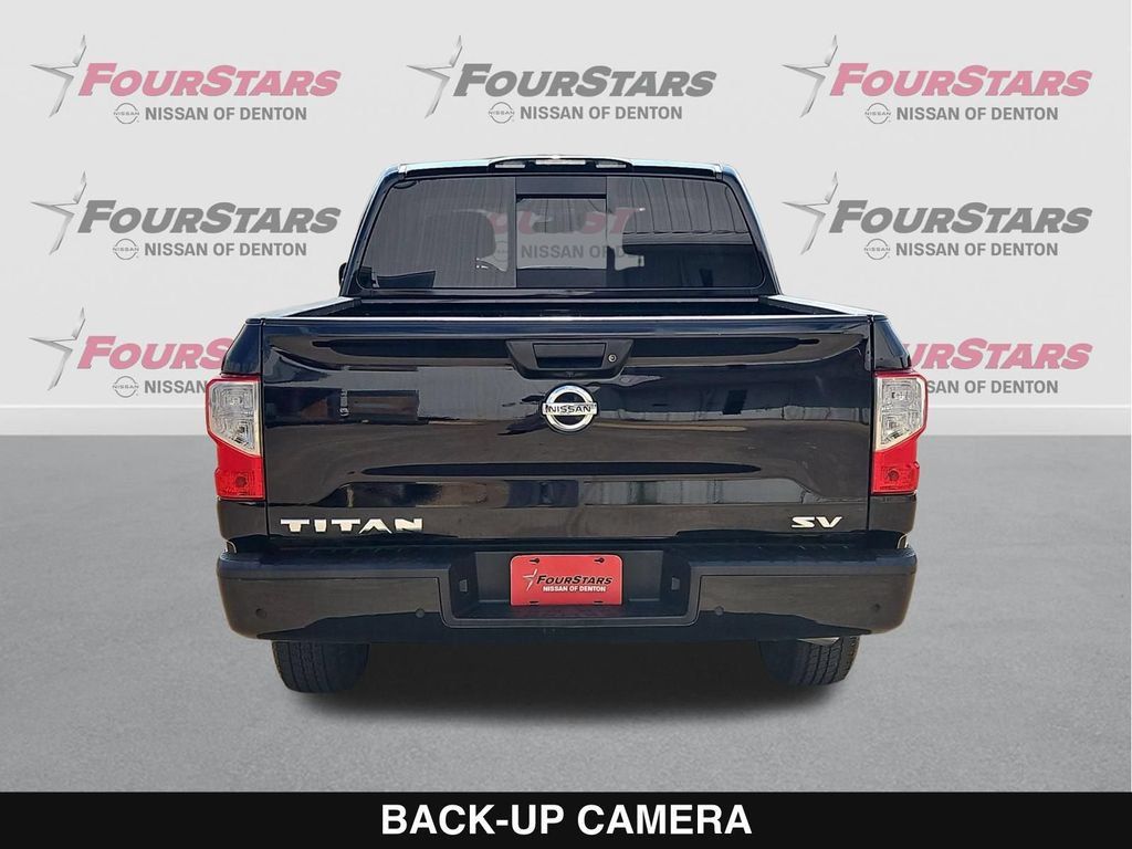 Used 2021 Nissan Titan SV RWD image 3