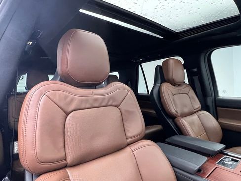 Used 2024 Lincoln Navigator Reserve image 7