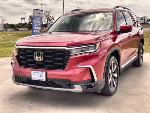 Used 2023 Honda Pilot Touring image 2