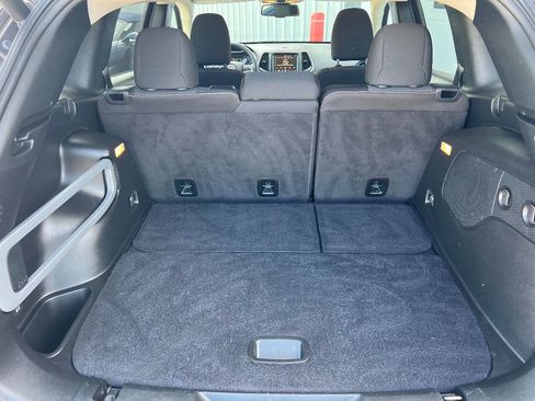 Used 2017 Jeep Cherokee Latitude w/ Comfort/Convenience Group AWD/4WD image 25