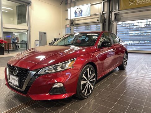 Used 2021 Nissan Altima 2.5 SR w/ SR Premium Package image 2