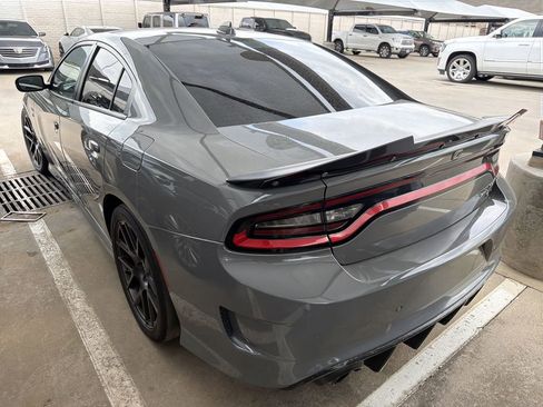 Used 2019 Dodge Charger Scat Pack w/ Plus Group RWD image 4