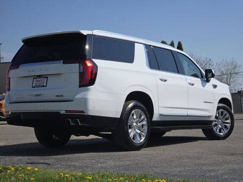 Used 2025 GMC Yukon XL Denali RWD image 16