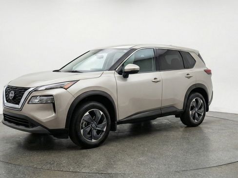 Used 2025 Nissan Rogue SV image 3