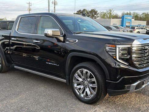 Used 2024 GMC Sierra 1500 Denali AWD/4WD image 3