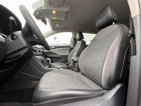 Used 2022 Volkswagen Taos SE w/ IQ.Drive SE Package image 10