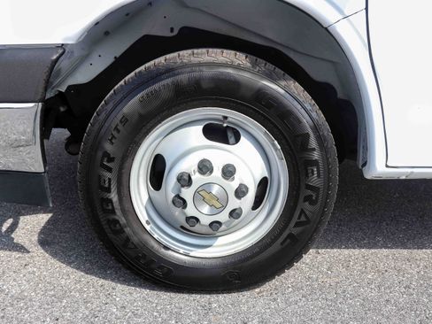 Used 2022 Chevrolet Express 3500 w/ Power Convenience Package RWD image 23