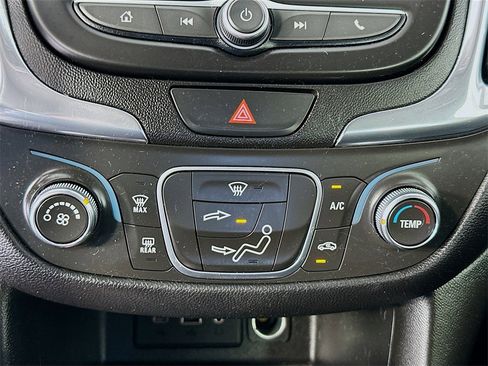 Used 2020 Chevrolet Equinox LT image 15