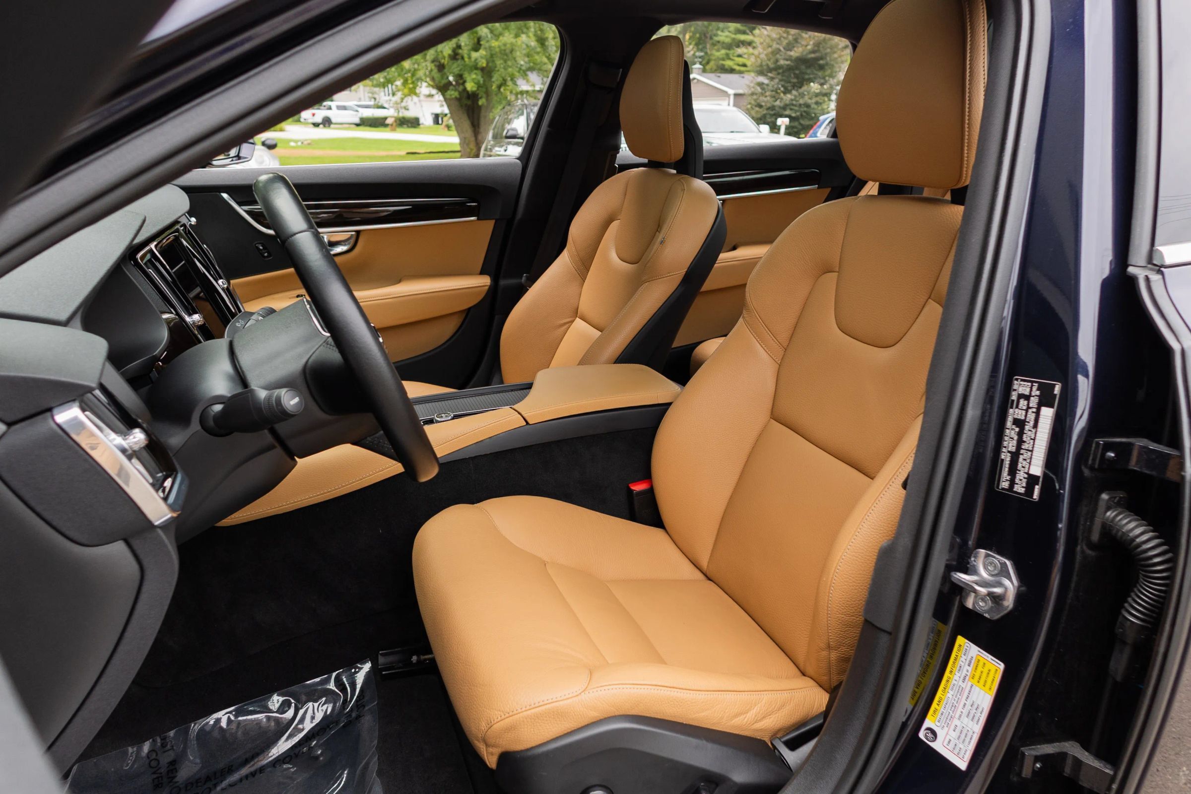 Used 2017 Volvo S90 T5 Momentum w/ Vision Package FWD image 14