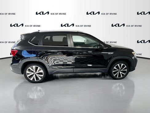 Used 2023 Volkswagen Taos SE AWD/4WD image 9