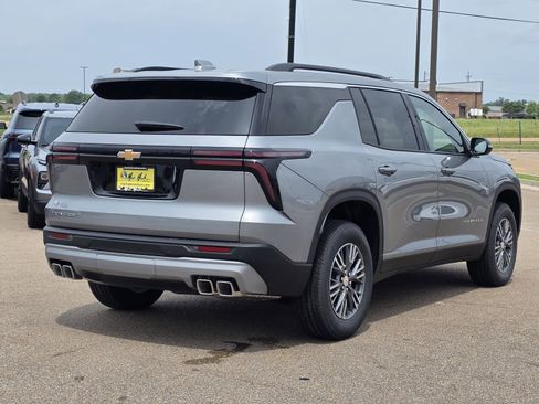 New 2026 Chevrolet Traverse LT FWD image 4