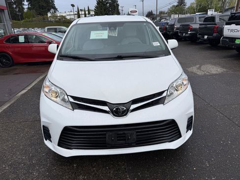 Used 2020 Toyota Sienna LE image 9