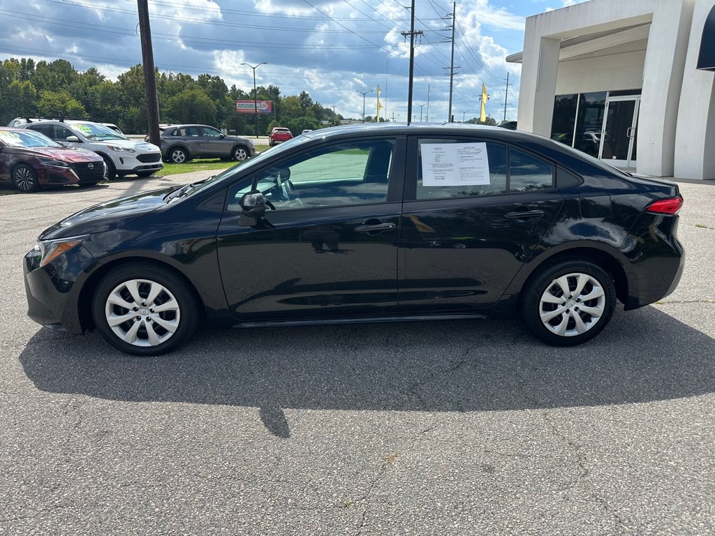 Used 2024 Toyota Corolla LE FWD image 2