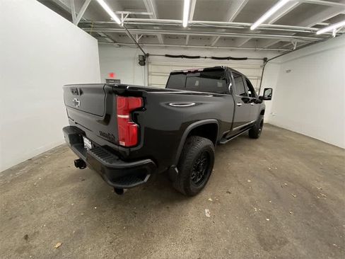 Used 2024 Chevrolet Silverado 2500 High Country w/ High Country Premium Package image 6