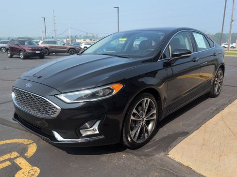 Used 2019 Ford Fusion Titanium AWD/4WD image 4