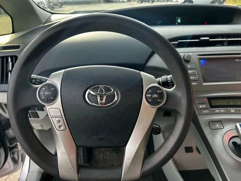 Used 2014 Toyota Prius Two image 16