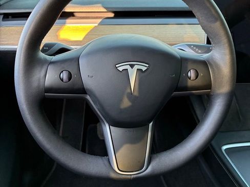 Used 2021 Tesla Model Y Long Range image 26