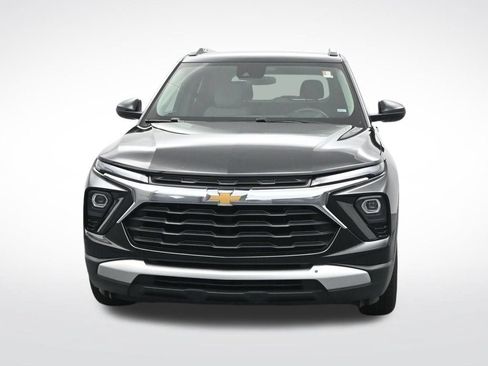 Used 2025 Chevrolet TrailBlazer LT FWD image 2