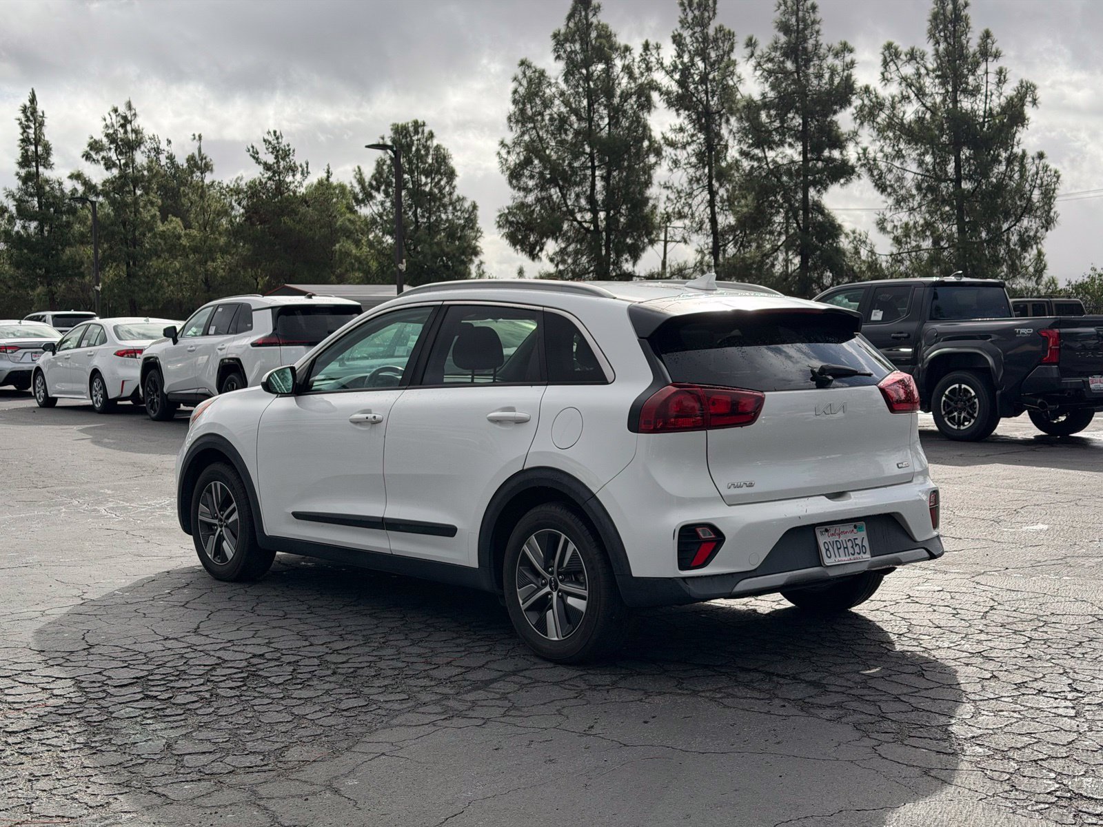 Used 2022 Kia Niro LXS FWD image 4