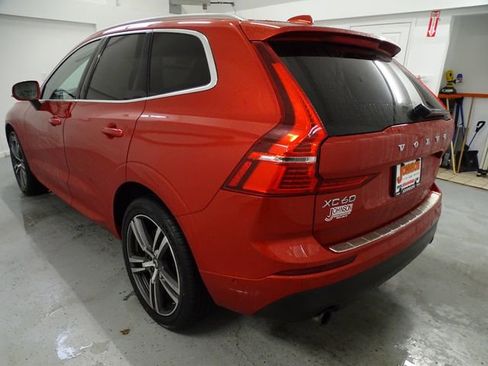 Used 2018 Volvo XC60 T5 Momentum w/ Vision Package image 19