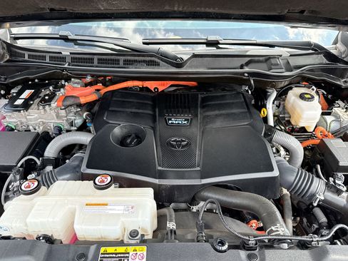 Used 2024 Toyota Tundra Limited w/ Power Package image 17