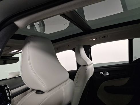 Certified 2026 Volvo XC40 B5 Plus AWD/4WD image 19