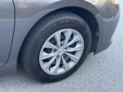 Used 2016 Toyota Camry LE image 3