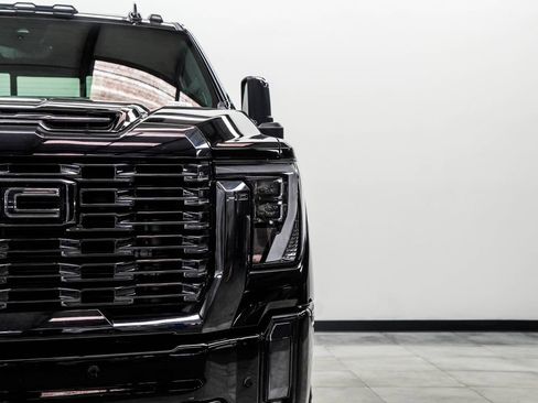 Used 2024 GMC Sierra 3500 Denali Ultimate image 4