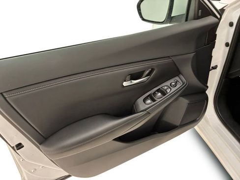 Used 2023 Nissan Sentra SV image 12