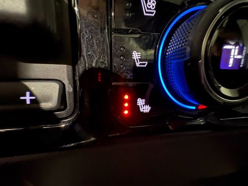 Used 2024 Chevrolet Silverado 2500 High Country w/ High Country Premium Package image 27