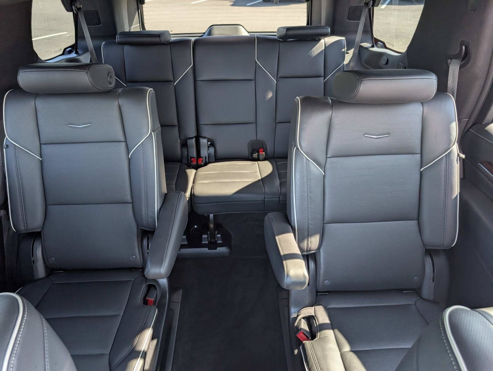 Used 2022 Cadillac Escalade Premium Luxury RWD image 27