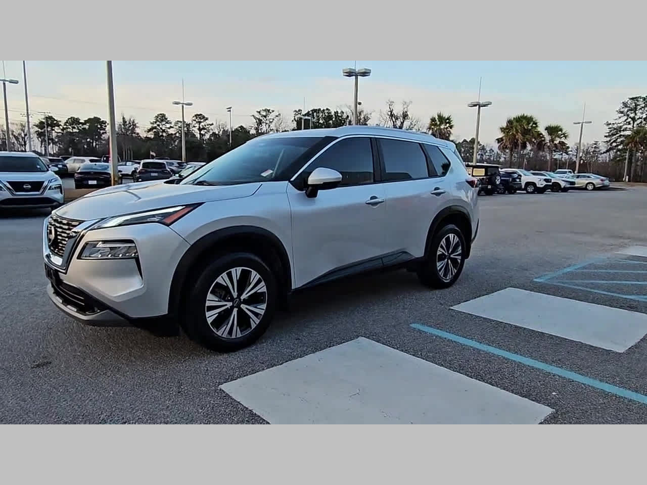 Used 2023 Nissan Rogue SV w/ SV Premium Package FWD image 24